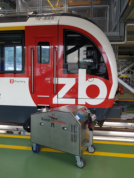 El sistema de accionamiento ErgoMove de Blickle facilita el manejo de dispositivos de servicio móviles en el ámbito ferroviario